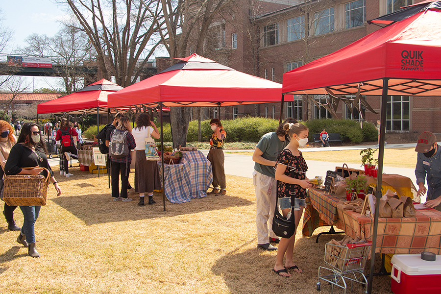 UGA students host Farm to Campus Markets.